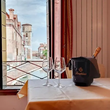 Heart Of Biennale Apartment Venice Exterior photo